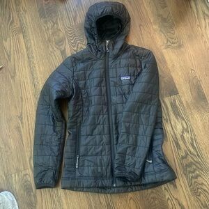 Black women’s Patagonia nano puff hoody